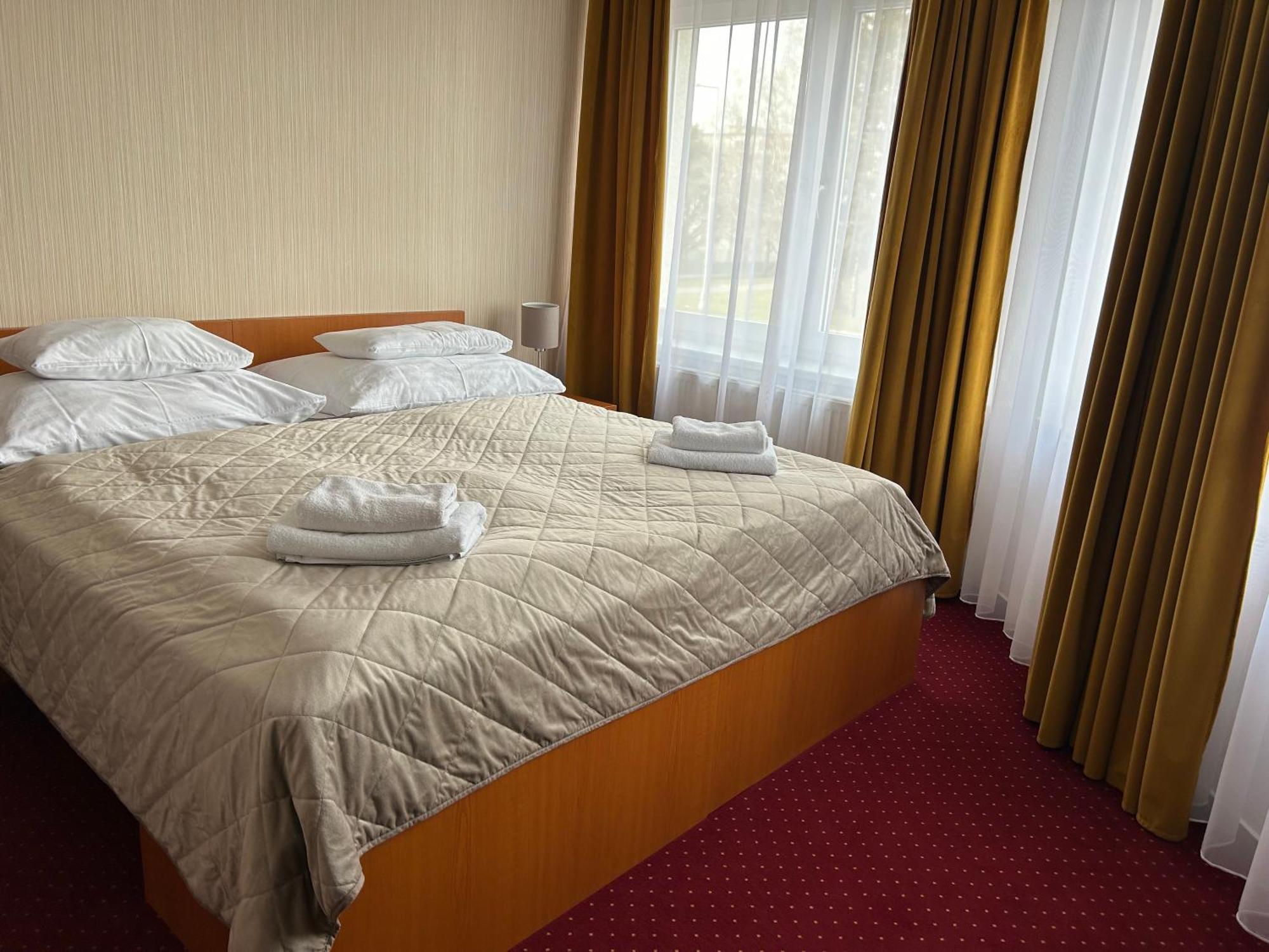 Hotel Evan U Hoffera Topoľčany Kültér fotó