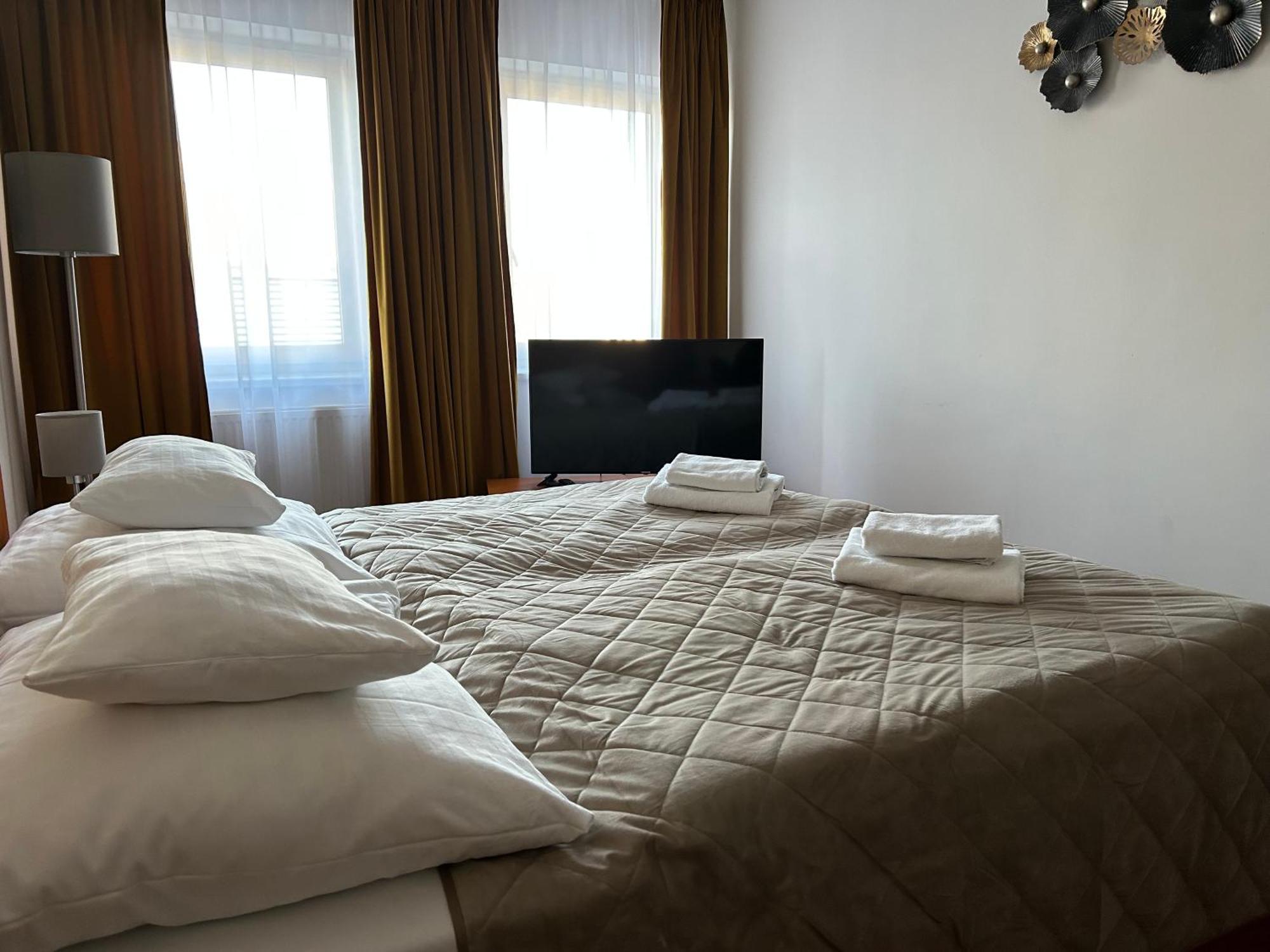 Hotel Evan U Hoffera Topoľčany Kültér fotó